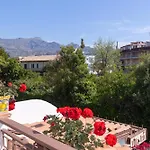 Гостьовий будинок Iris 4*