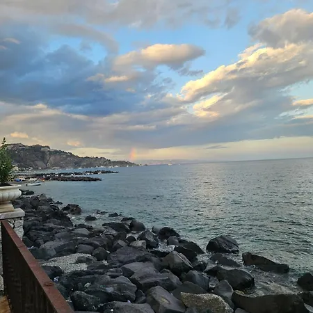 Konukevi Iris Giardini Naxos