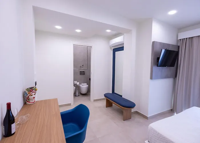 Iris Gasthuis Giardini-Naxos