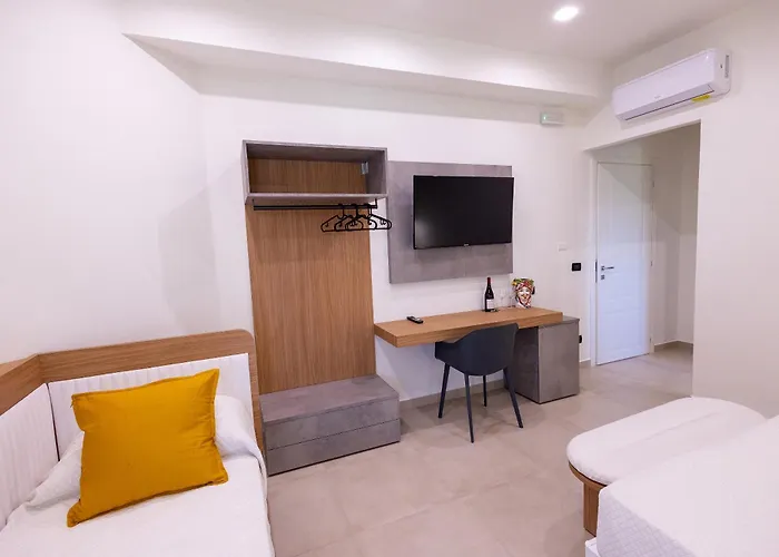 Iris Gasthuis Giardini-Naxos